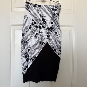 Bebe Black and White Floral Women's Pencil Skirt